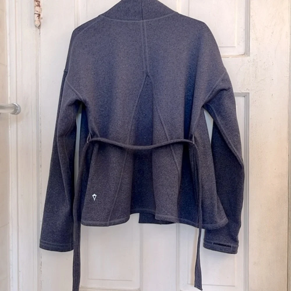 Ivivva by Lululemon purple blue heather girls wrap jacket in size 14